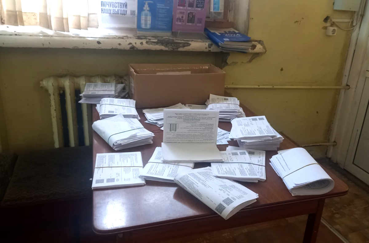 Мы побывали в почтовом отделении № 41 и увидели, что люди по-прежнему ищут свои квитанции.