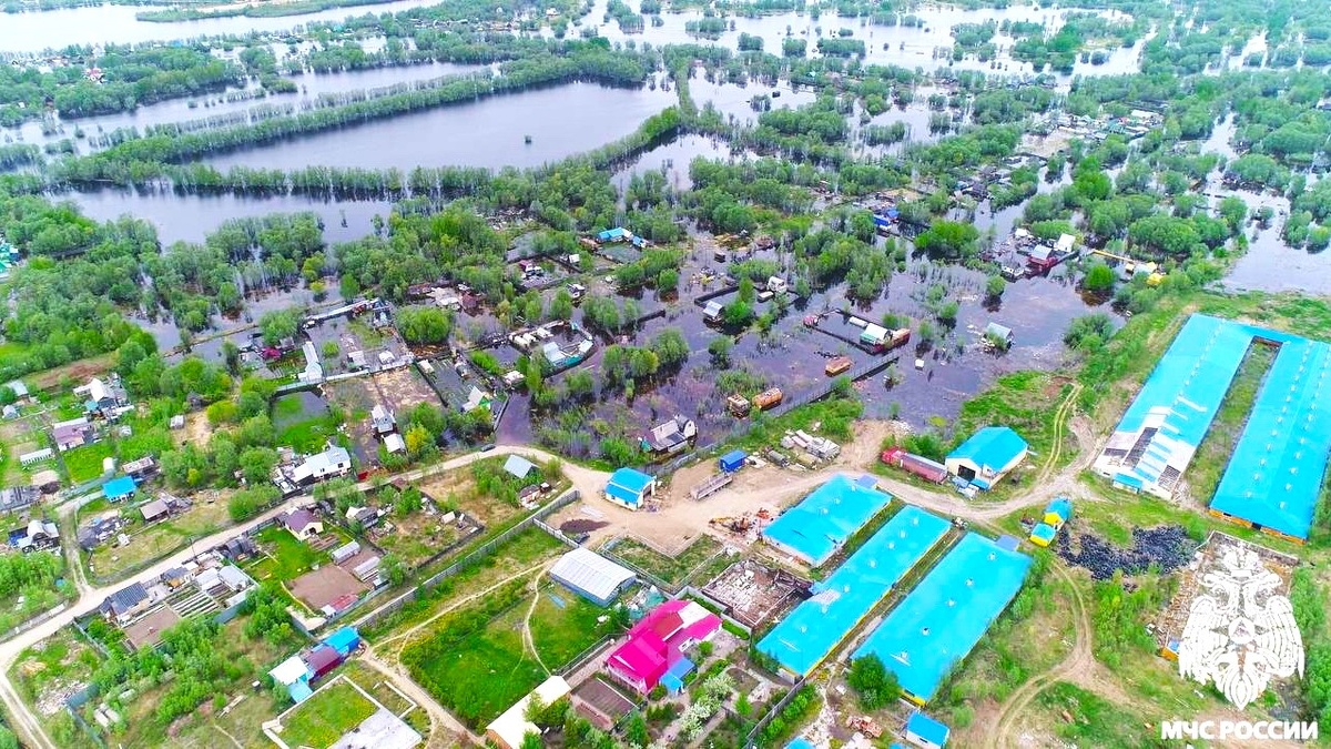    В Нижневартовске, Мегионе, Лангепасе и Берёзовском районе из-за паводка действуют режимы повышенной готовности