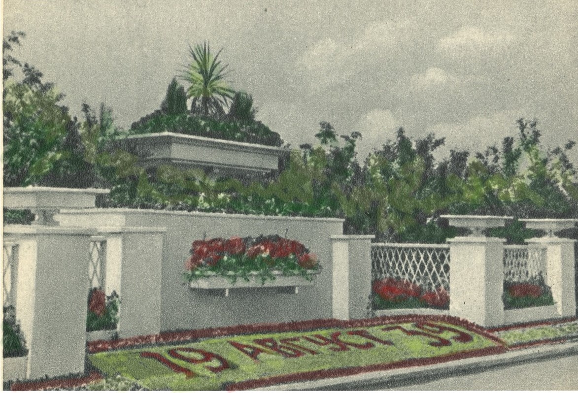 Календарь из ковровых растений с датой 19 августа 1939 года (расцвеченное фото из архива ВДНХ)
