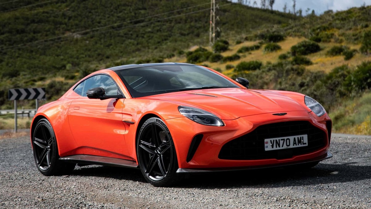    Aston Martin Vantage 2025