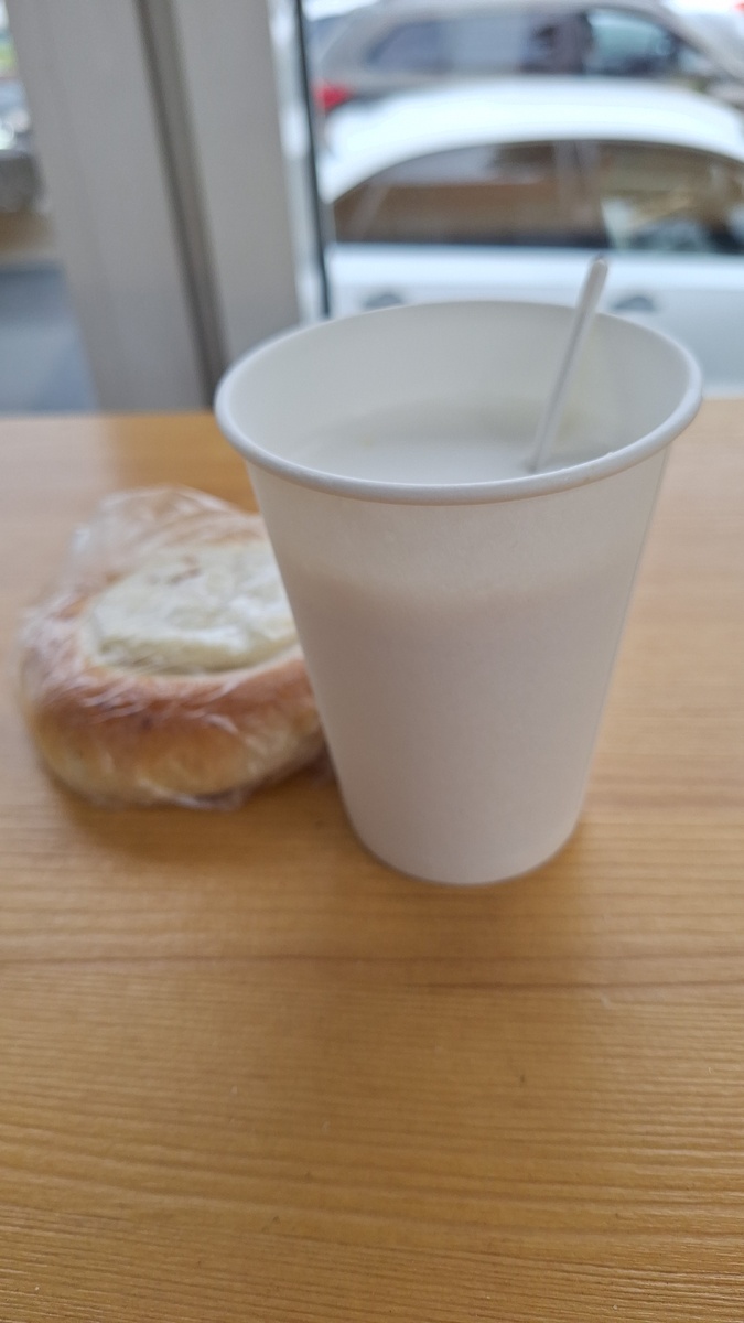 Мой  завтрак вчера, в приостановочной пекарне