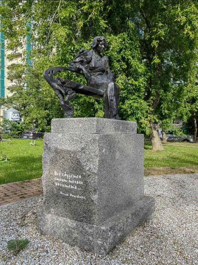Скульптура Фаины Раневской в Петербурге