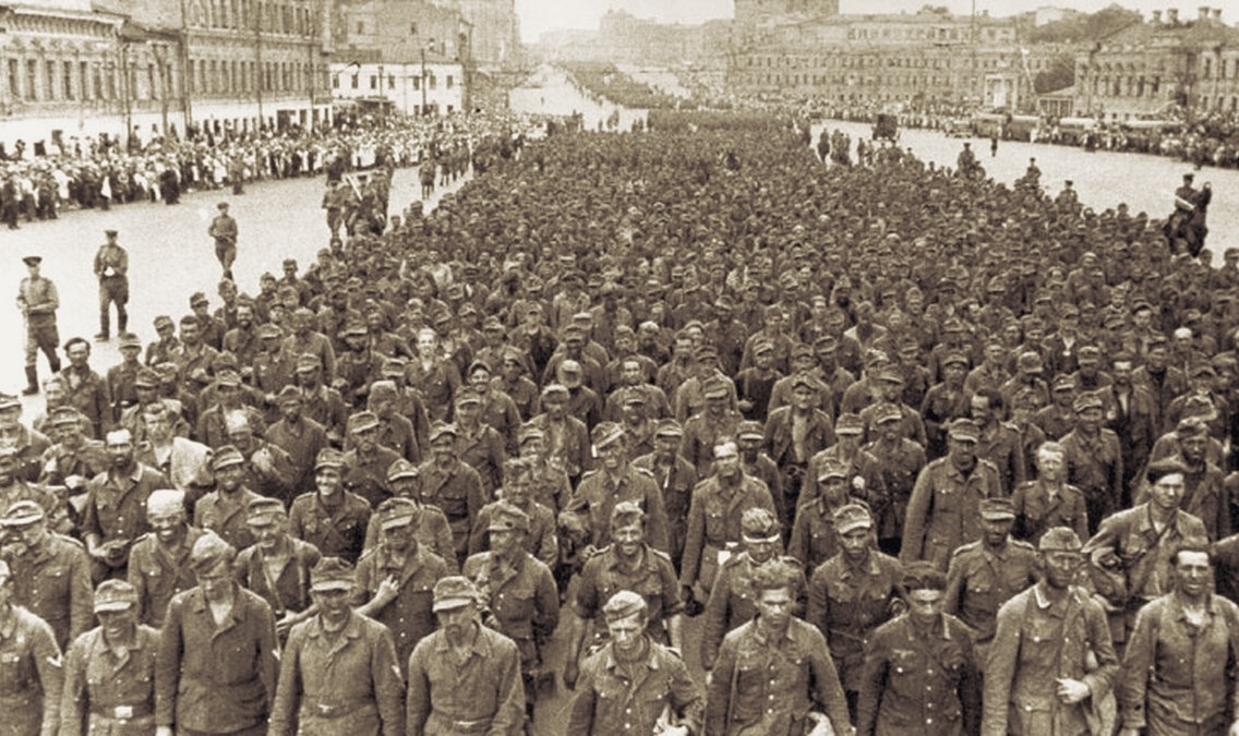 Согласно советским данным, в результате войны в плену Красной Армии оказались 3,5 млн военнослужащих вермахта. Из них этнические немцы составили 2,4 млн человек.-2