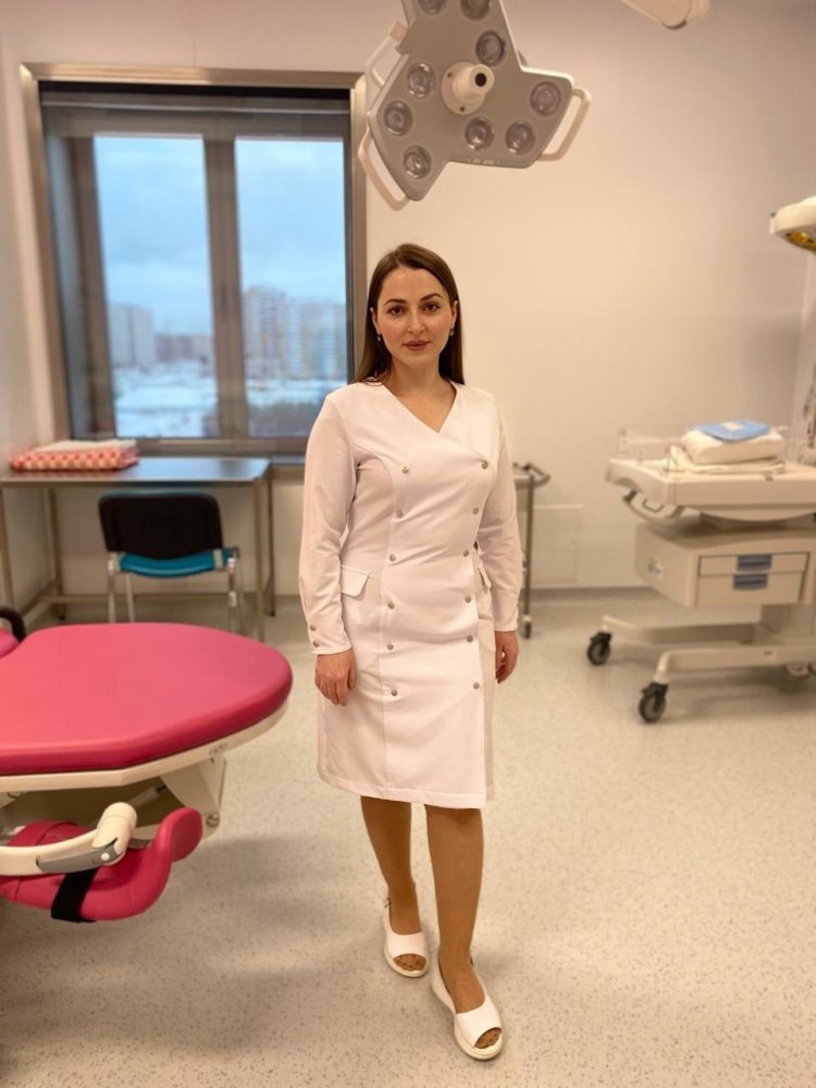    Врач из Сургута ради спасения беременной женщины заставила экстренно посадить самолет