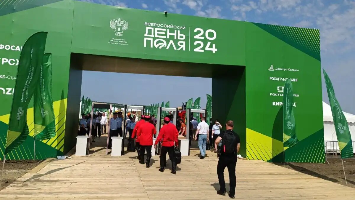 Здесь и далее фото:© Владимир Исаенко / Glavagronom.ru.  Выставка Всероссийский день поля 2024 начала работу в Ставропольском крае