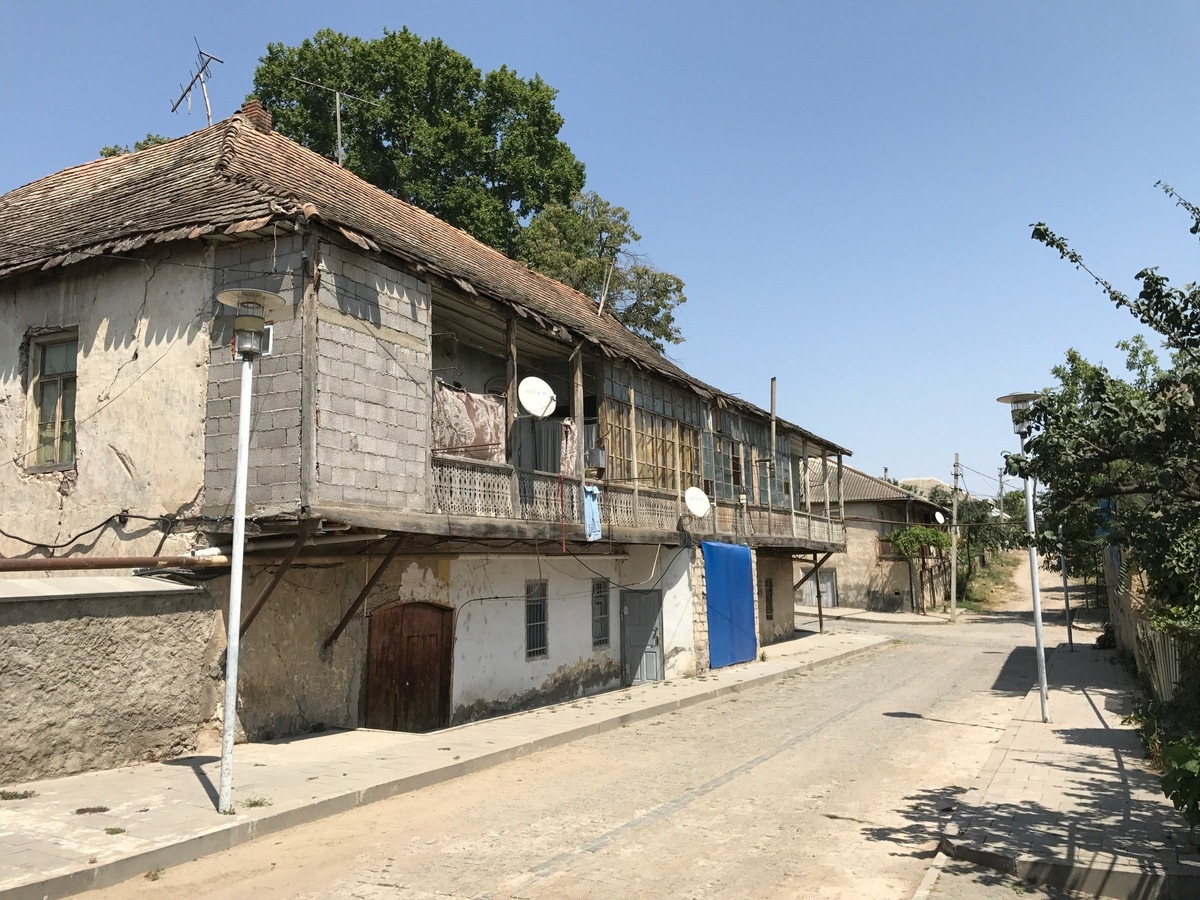 В Грузии есть много необычных городов и сел – армянских, молоканских, азербайджанских. А вот город Болниси в Квемо-Картли связано с немцами, именно они были основателями этого поселения.
