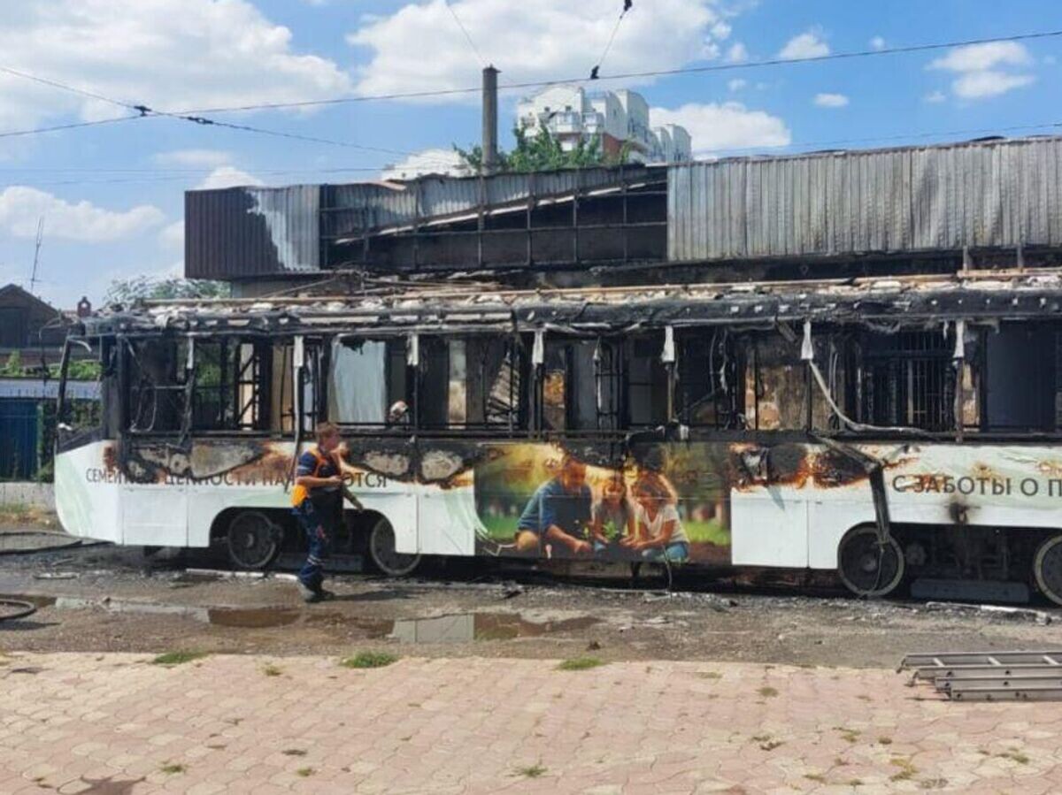    Обгоревший вагон трамвая в Краснодаре© Фото : МУП "КТТУ"