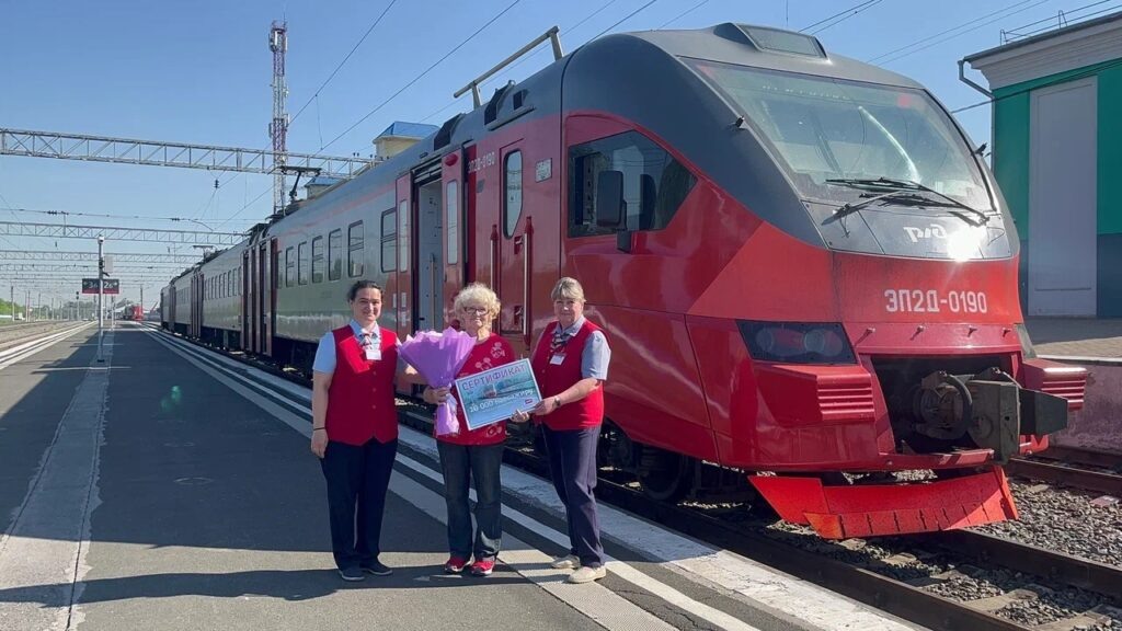 Электропоезд эд4м. Поезд тайга кемерово. Новокузнецк ахпун электричка. Поезд тайга кемерово. Станция кемерово.