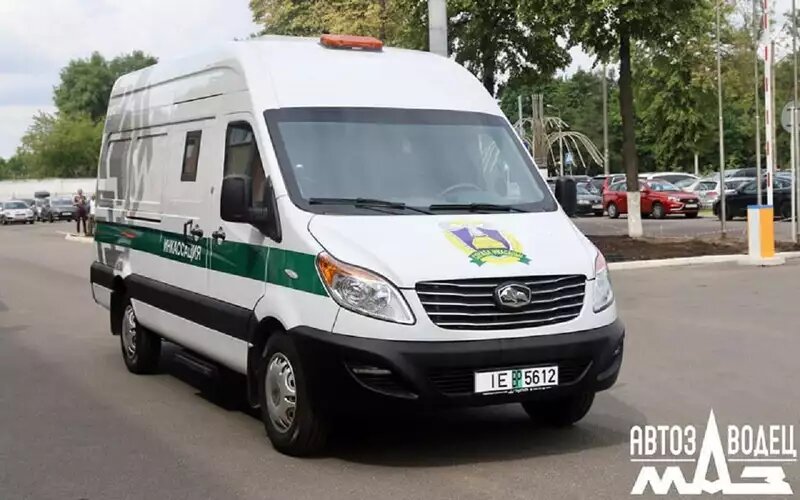 На проходящей в Минске выставке «Национальная безопасность Беларуси-2024» представлен автомобиль для перевозки ценностей на шасси МАЗ-365022.