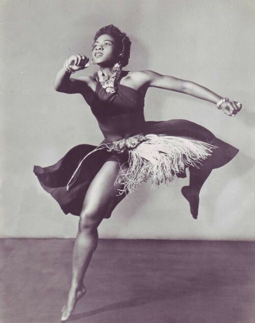 Пёрл Праймус (1919-1994), чернокожая танцовщица-антрополог, ставшая пионером современного африканского танца. Она изучала живую традицию африканских танцев на материале африканского искусства и собственных этнографических экспедиций, а затем на этой основе создавала современный сценический афроамериканский танец.