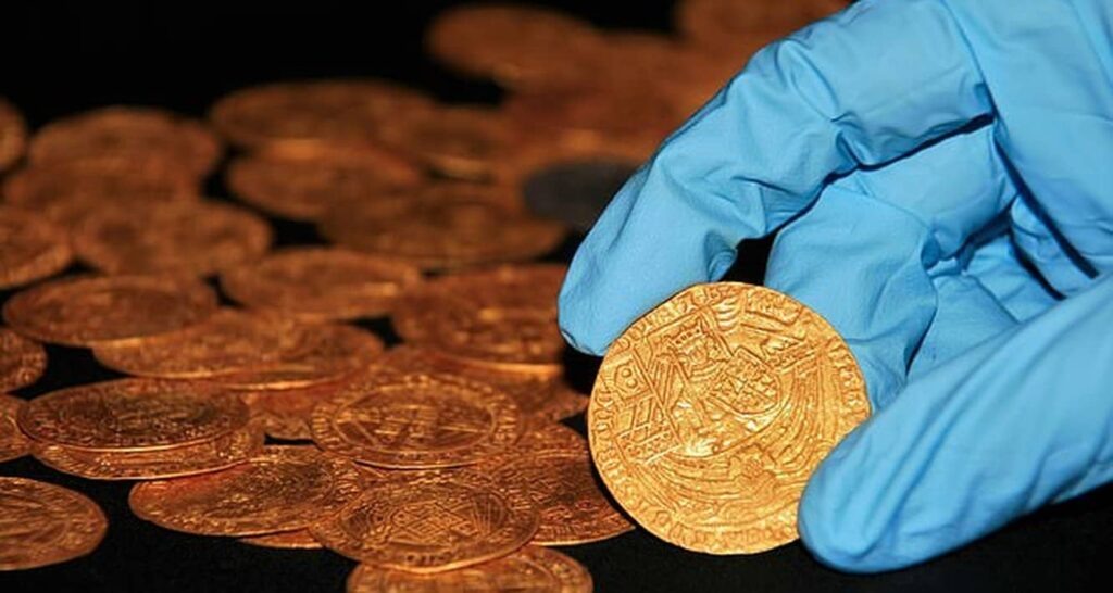 Золотые монеты X-XI веков оценивают в 1,5 млн долларов, но их историческая ценность намного больше.