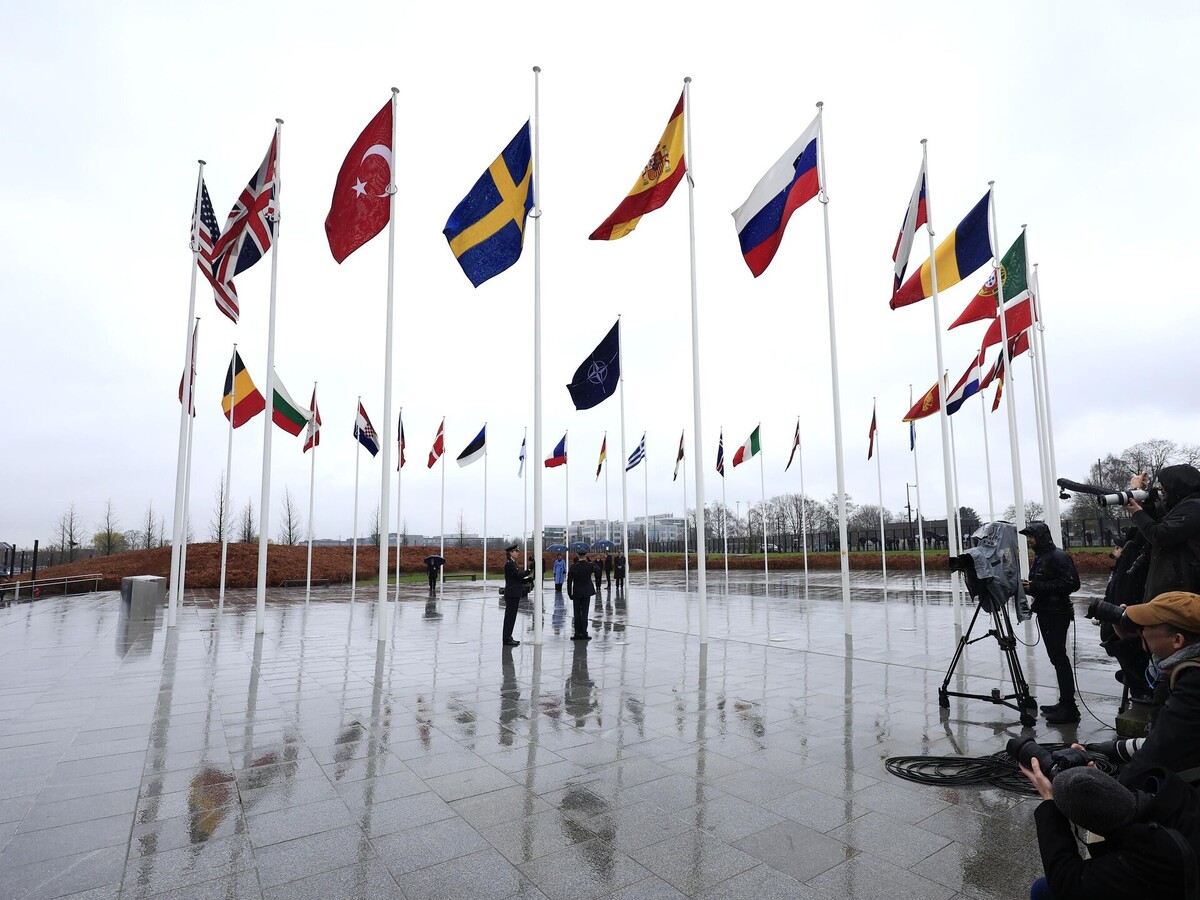 © AP Photo / Geert Vanden Wijngaert Флаги стран НАТО. Архивное фото
