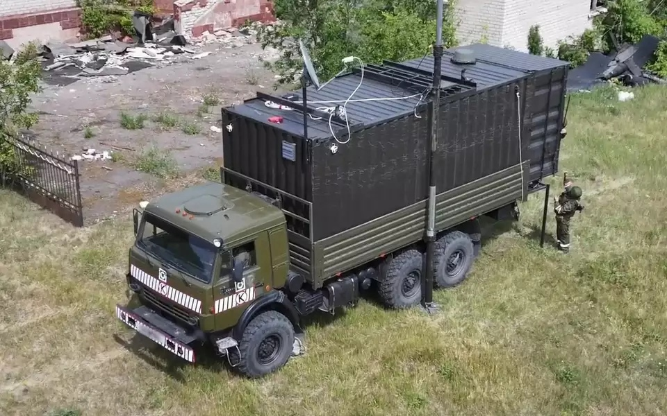 Дорожно-комендантская служба Центральной группировки войск начала использовать новейший передвижной диспетчерский пункт на базе КАМАЗа.