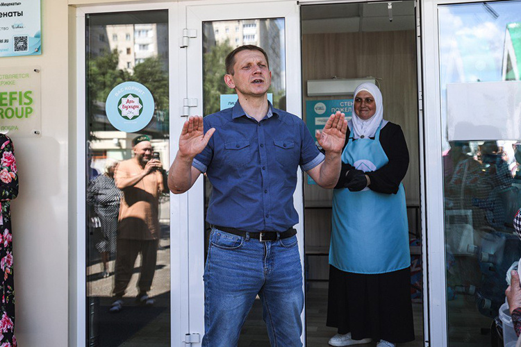    Александр Суханов: «Мы объявили акцию «Курбан» на всех наших точках, а их у нас 10, и каждый день на разных площадках будем раздавать продуктовые наборы»