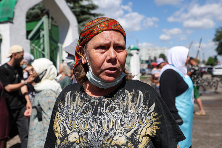    51-летняя Елена Коробкова долгое время не может найти работу, а за обедом, который является хорошим подспорьем, приходит ежедневно