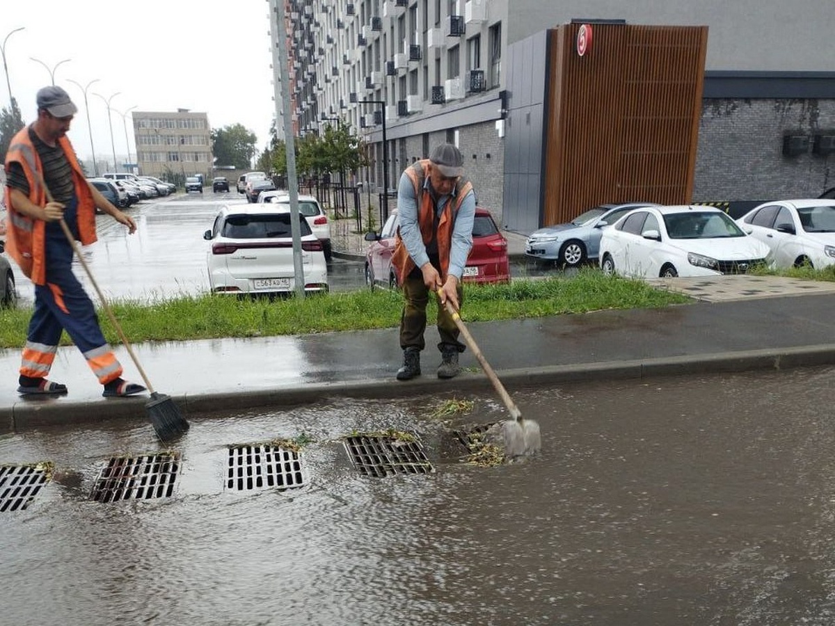 В Курске 58 рабочих и 42 единицы техники устраняют последствия непогоды |  Вести-Курск | Дзен