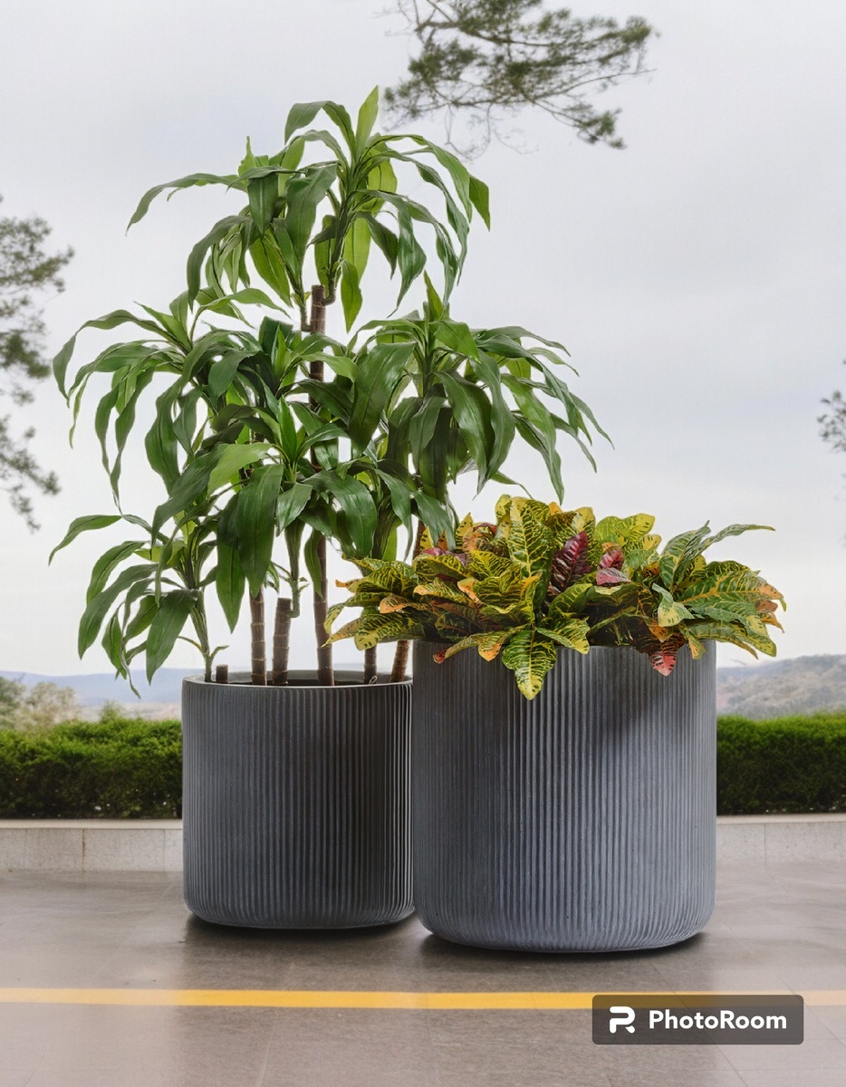 Пример больших уличных кашпо