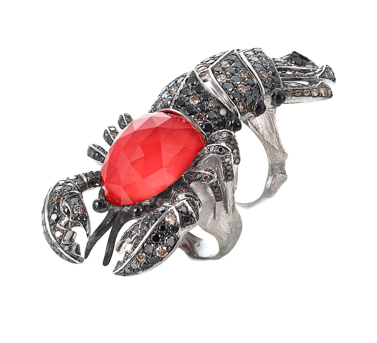 Кольцо Stephen Webster Jewels Verne из белого и черненого золота с черными и коньячными бриллиантами, кораллом и ониксами