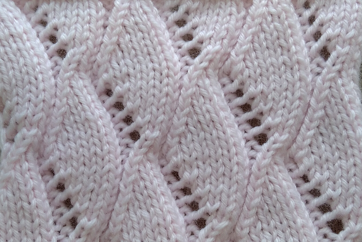 Роскошный ажурный узор спицами