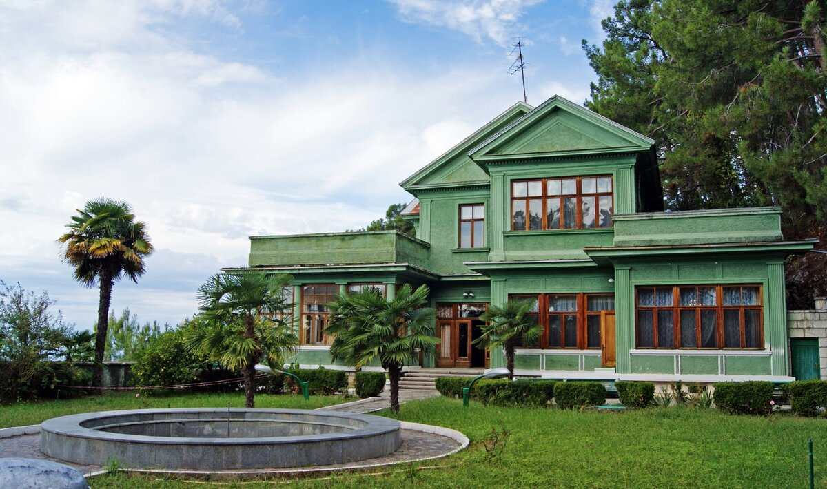 Дача Сталина Курортный просп., 120, корп. 2, Сочи, 354024 Координаты: 43.545026, 39.801563.