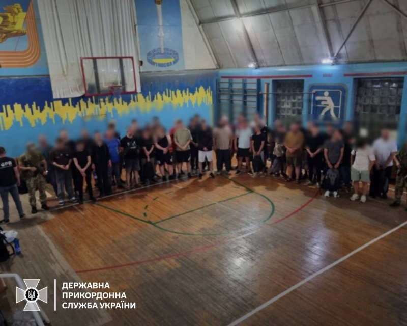    Хоть тушкой, хоть чучелом: украинцы пытаются избежать мобилизации любыми способами, но не всегда это получается