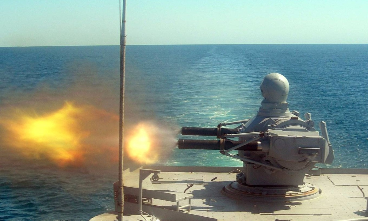 ЗРАК 3Р89 "Палаш". Суммарная скорострельность 10 тыс выстрелов в минуту.