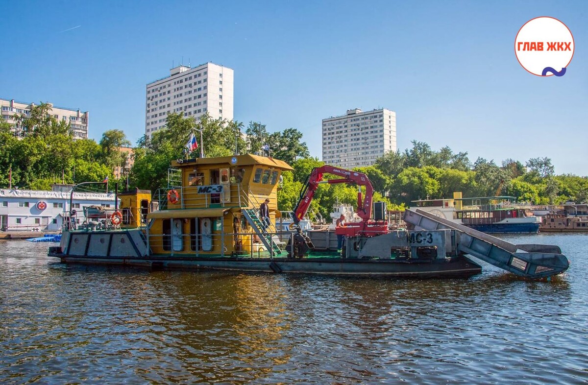 С водной акватории Москвы собрали более 100 тонн мусора 