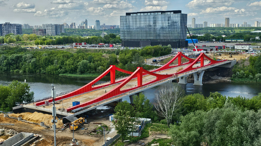 Строительство автомобильного моста через Москву-реку в Мнёвниковской пойме (июнь 2024)