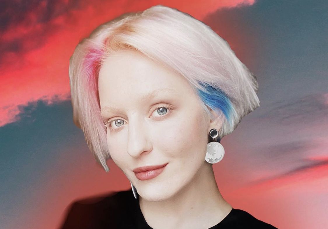 Инди, поп, рок, электро, фанк, соул, этно и десятки других жанров в одном компоте. Микс строго со вкусом, а исполнение класса "профи". Тося Чайкина. Фото: peopletalk.ru