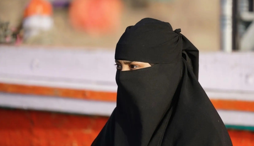  Скандалы с хиджабами, никабами и прочим атрибутами радикальной исламской моды набирают обороты в России.