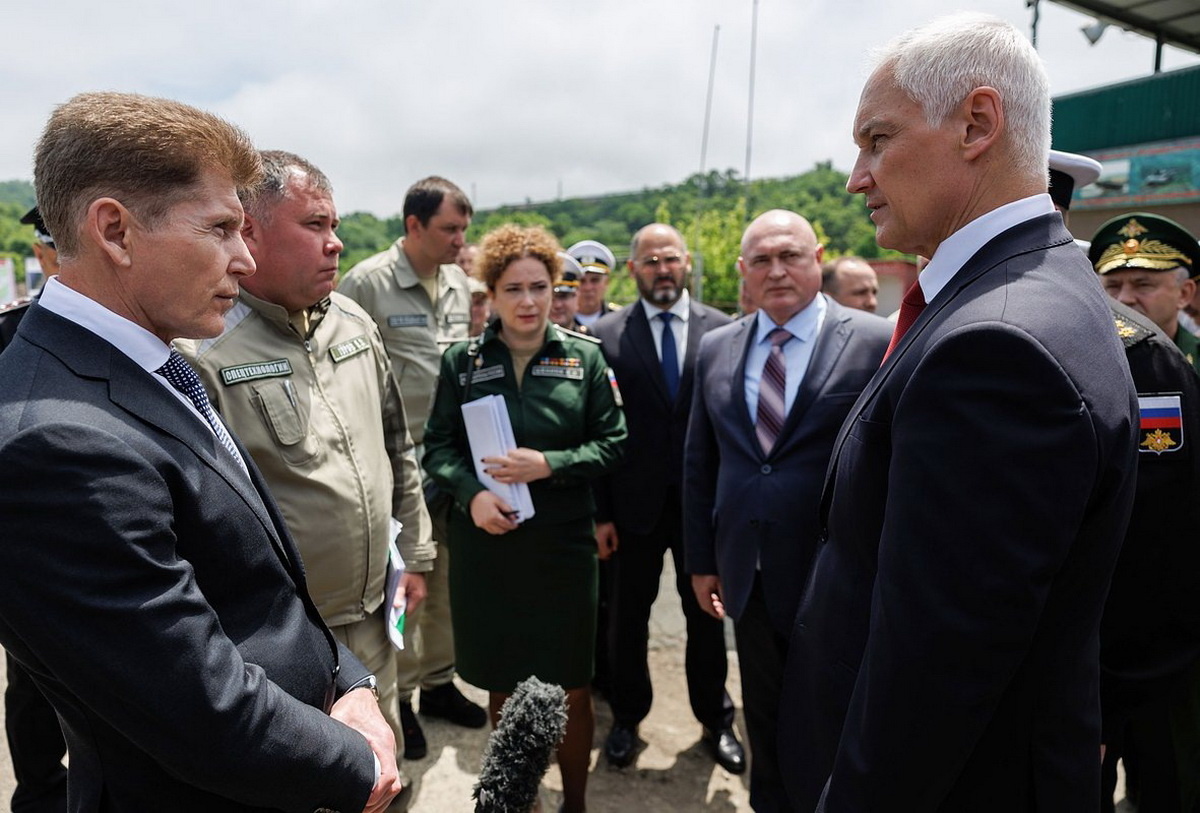 Только попробуйте не сдать в сроки». Министр Белоусов жестко пригрозил  уголовкой военным строителям | RuNews24.ru | Дзен