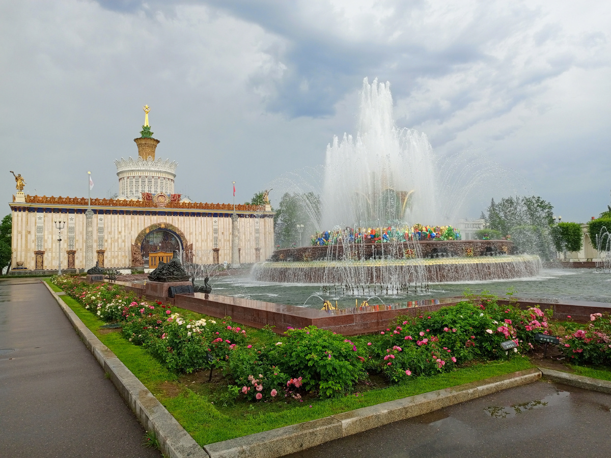 Фонтан "Каменный цветок" на ВДНХ. Фото автора. 