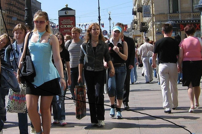 Люди на улице Санкт-Петербурга