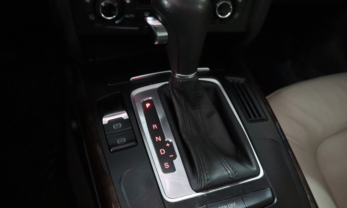 Вариатор - это хоть и автоматическая трансмиссия, но не классический "автомат", в том числе, по части эксплуатации.