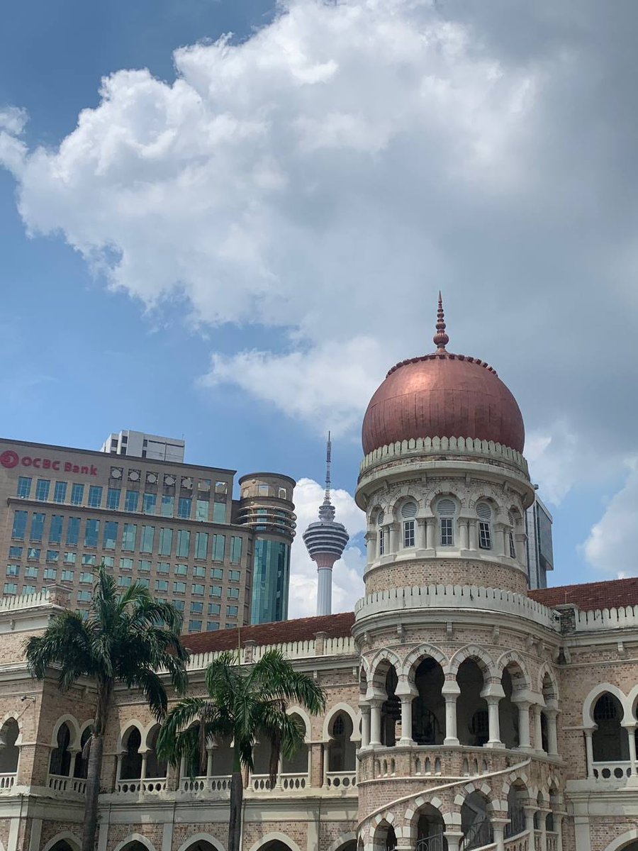 Здание султана Абдул-Самада в Куала-Лумпуре, построенное англичанами в конце XIX века. Фото автора.