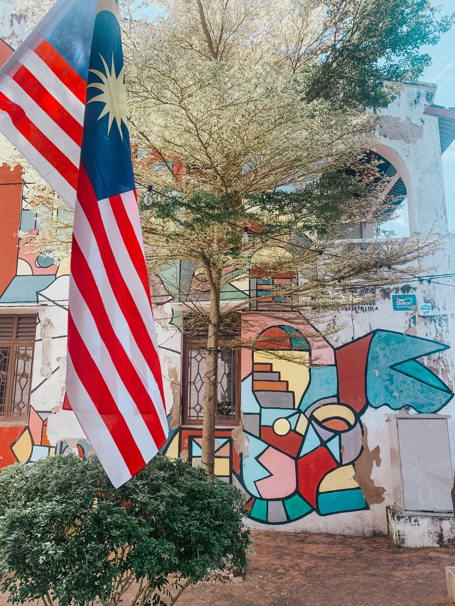Флаг Малайзии на одной из улиц Малакки. Фото автора