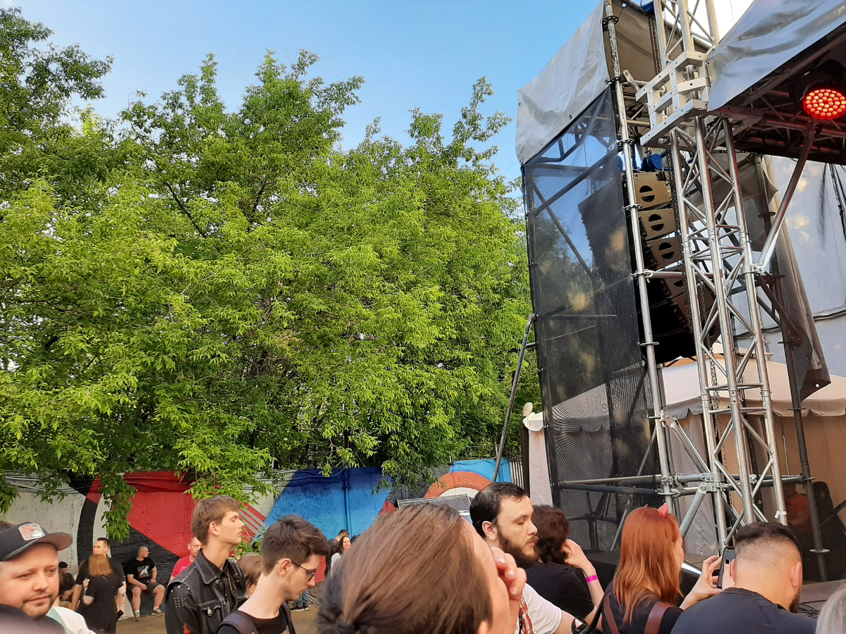 На фото - летняя площадка клуба "Pravda SUMMER" (Снимал я).