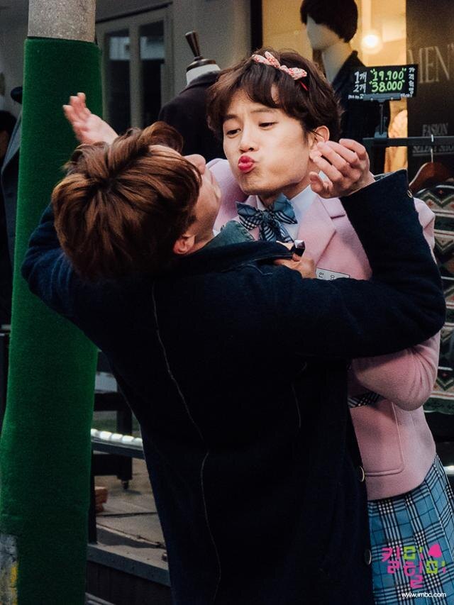 Кадр из сериала "Убей меня, исцели меня". За этот яркий дуэт с Паком Со Джуном Чи Сон получил специальный приз MBC Drama Awards.