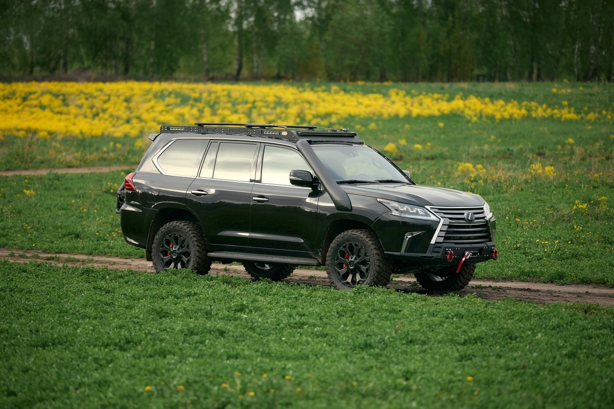 Lexus 450D в силовом обвесе