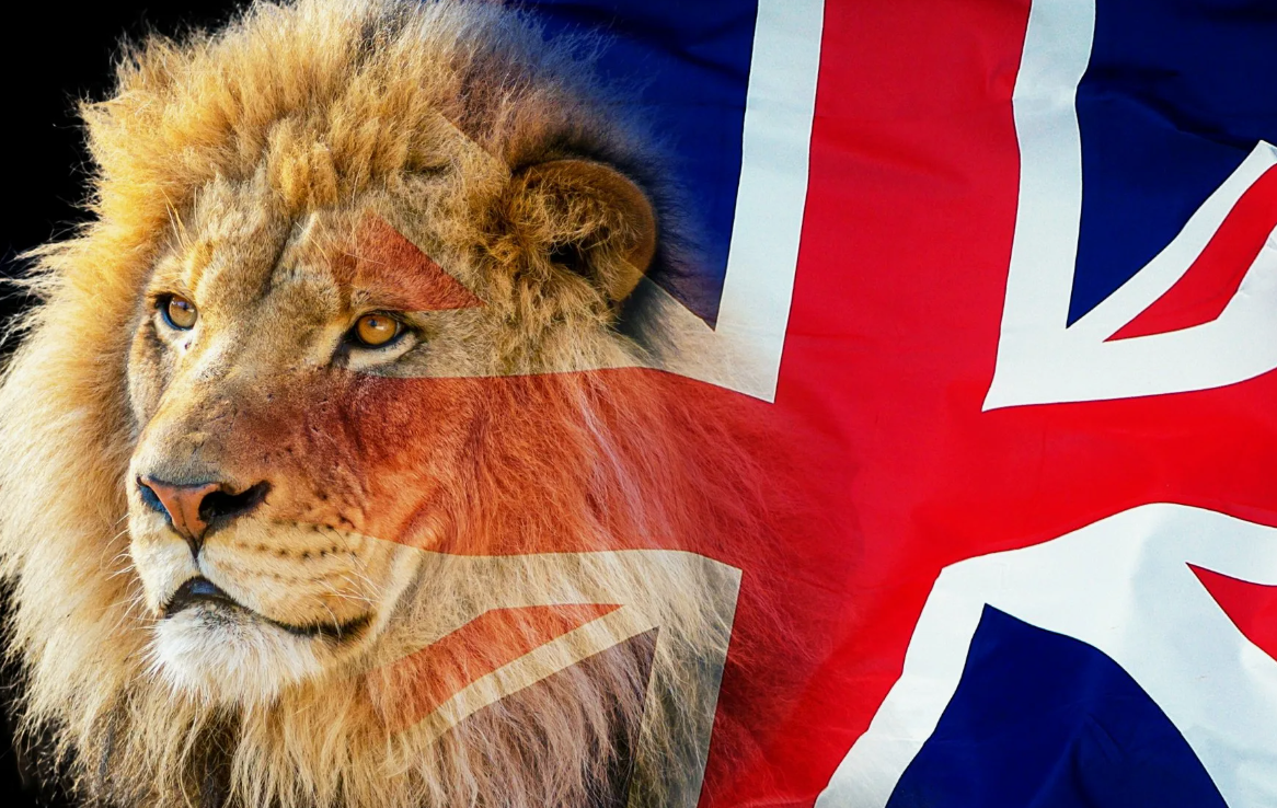 Львы являются одними из самых социально активных кошек, живущих в прайдах. Их рев можно услышать на расстоянии до 8 километров. Львы также являются единственными кошками с заметным половым диморфизмом: у самцов развита большая грива.