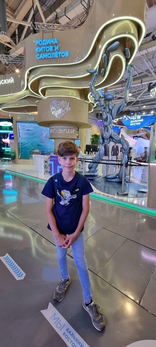 Андрей на Енисее) фигура Енисея на двух ногах, что символизирует два притока