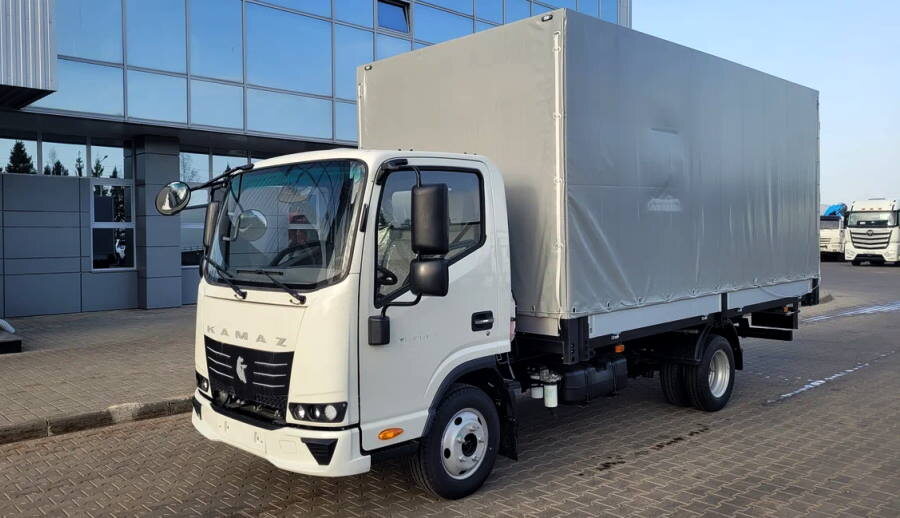 У российских дилеров появились новые среднетоннажные грузовики «КамАЗ Компас 6». Что такое «КамАЗ Компас»?