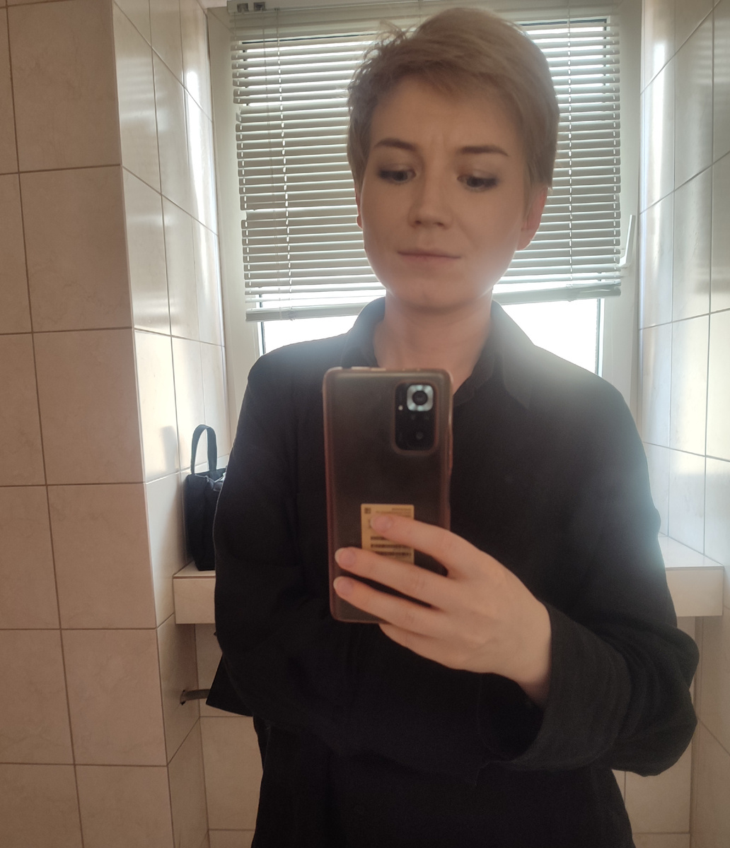 Черный-черный лук в любимом туалете 