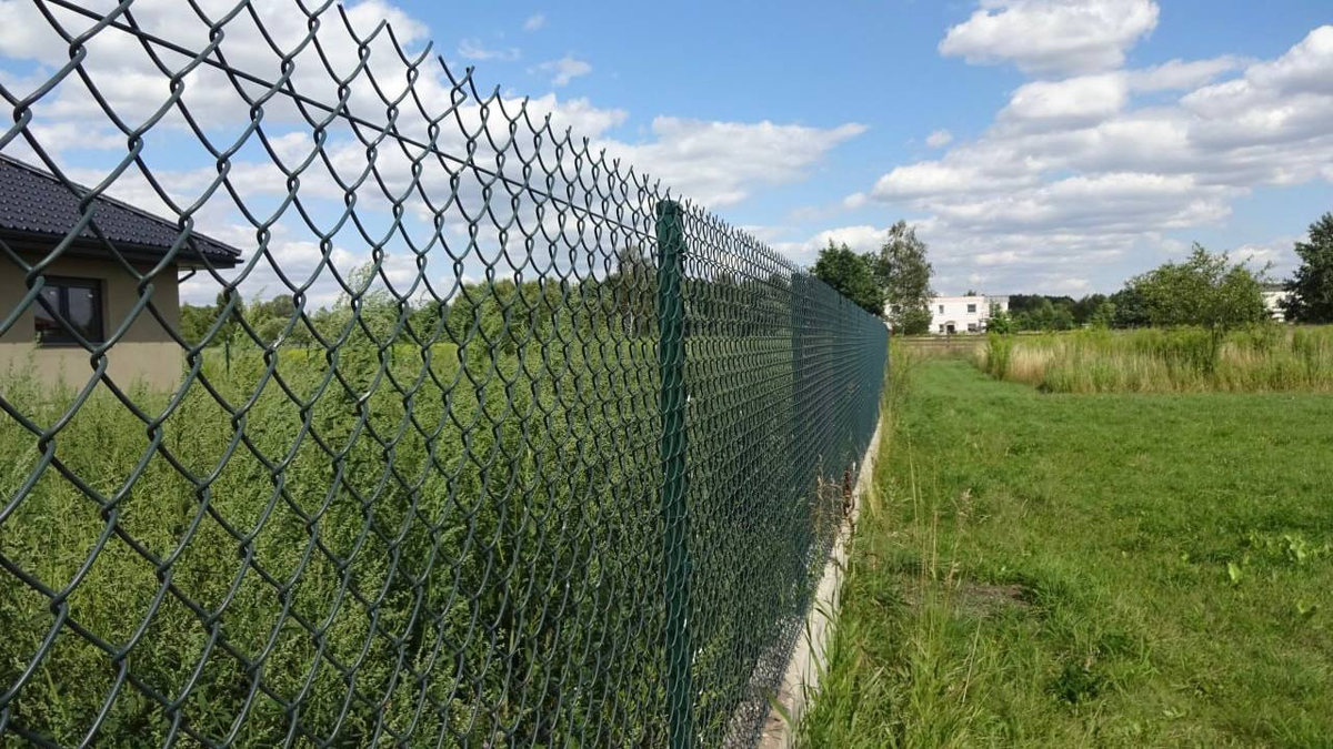 Забор из сетки-рабицы