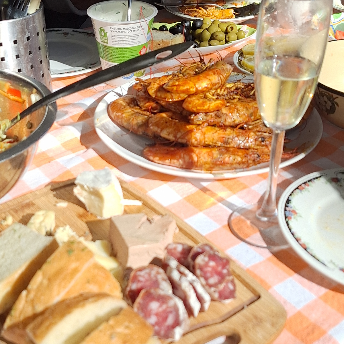 они , собаки. Лангустины в соусе из оливкового масла и специй. :-)