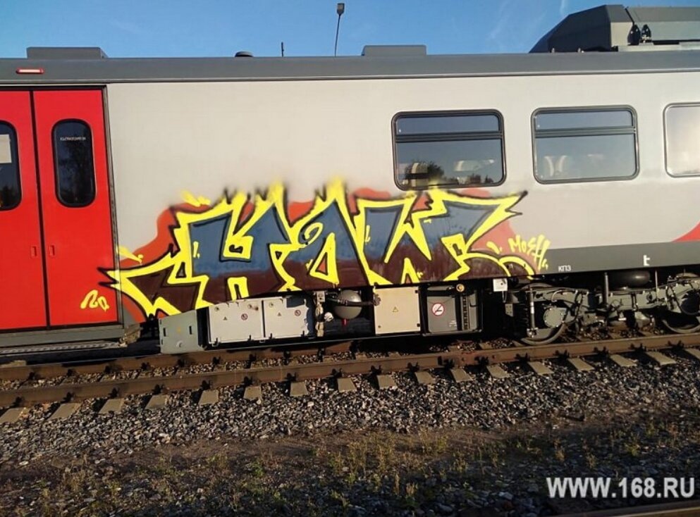    В Ивановской области вандалы изрисовали рельсовый автобус «Орлан»