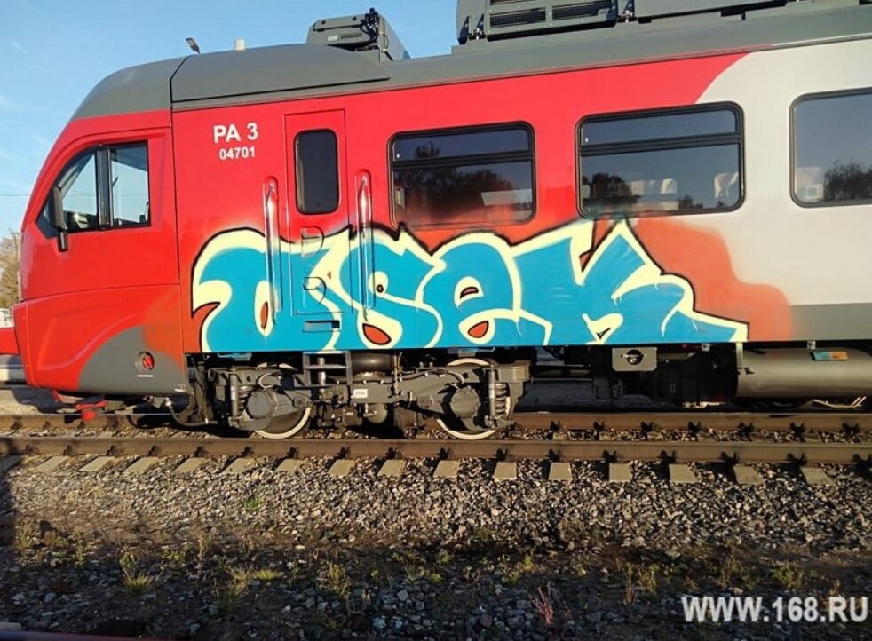    В Ивановской области вандалы изрисовали рельсовый автобус «Орлан»