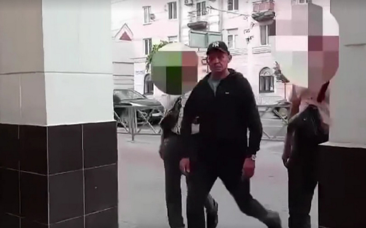    Задержан бывший министр тамбовского здравоохранения Алексей Овчинников Скриншот из видео задержания с сайта smotrim.ru