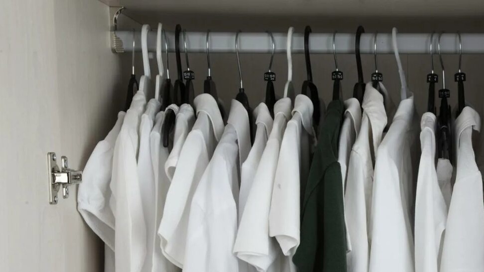 Поэтому, если вы хотите перенять мудрость древней восточной цивилизации, следует пересмотреть гардероб и избавиться от предметов одежды в указанных цветах.