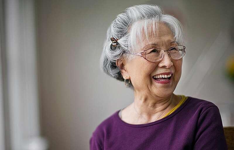 Согласно исследованию, опубликованному в научном журнале JAMA Network Open, здоровый образ жизни может быть полезен даже в очень пожилом возрасте.